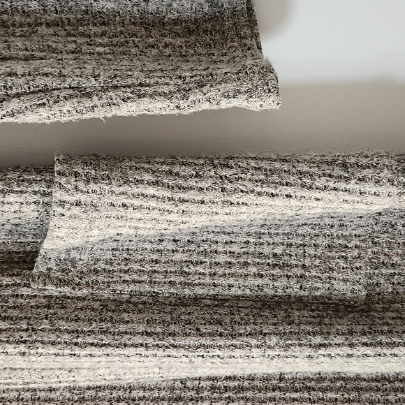 Monteau long sweater/jacket sz S - Picture 3 of 8